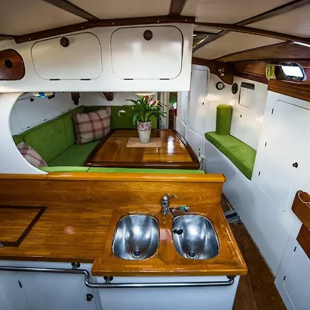 Velero Vintage Lanzarote 보트호텔